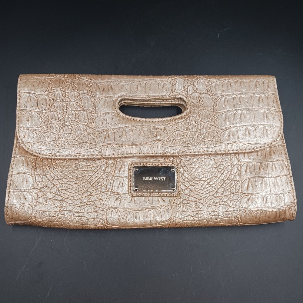 VINTAGE Y2K Nine West Beige Pearl Clutch FAUX VEGAN Leather Crocodile embossed